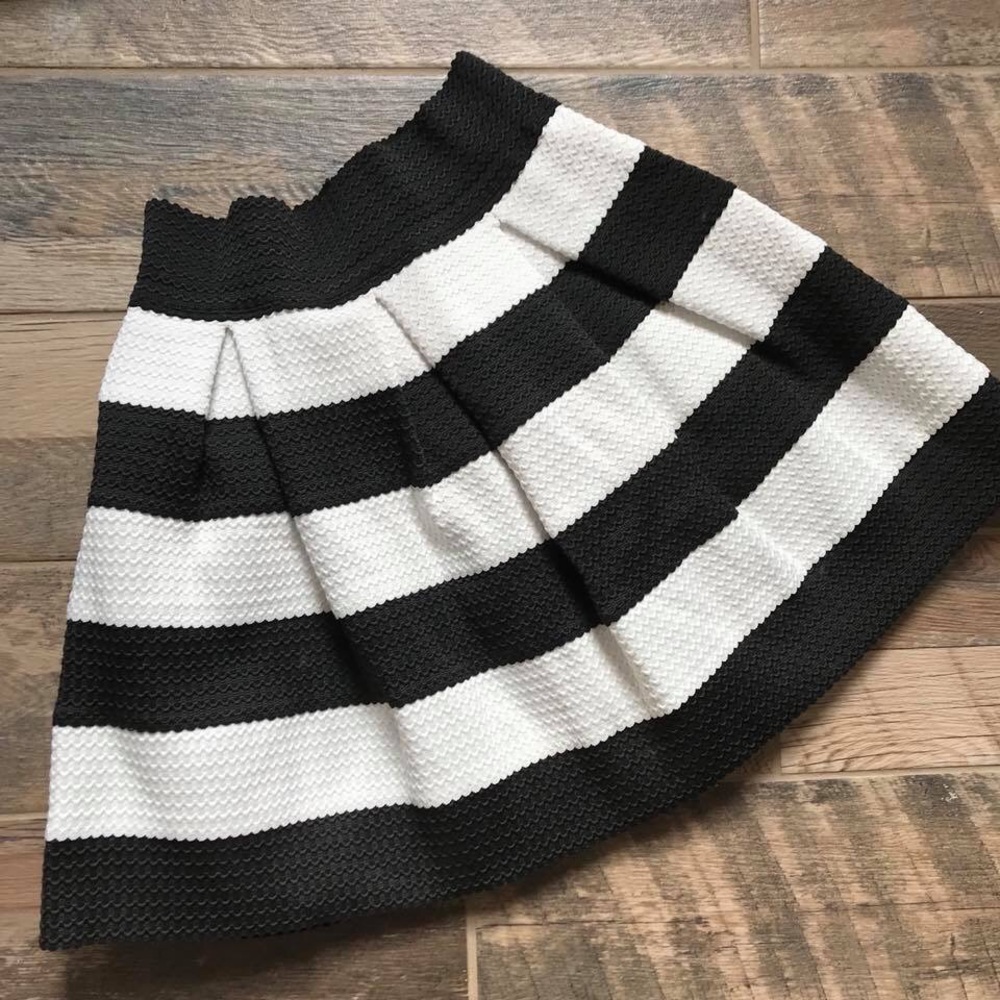 Women’s Black and White skirt